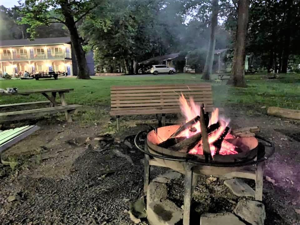 Meadowlark Motel With Restaurant & Bar Maggie Valley Exteriör bild