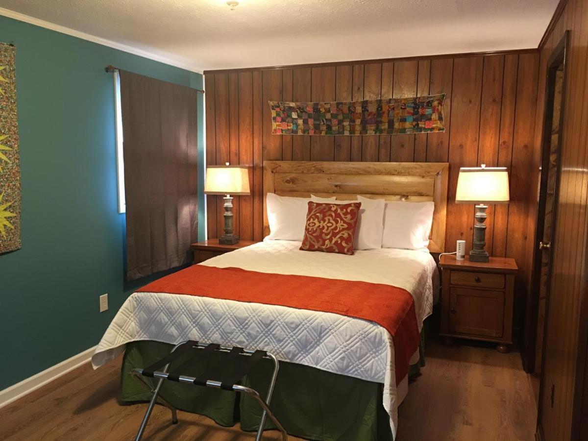 Meadowlark Motel With Restaurant & Bar Maggie Valley Exteriör bild