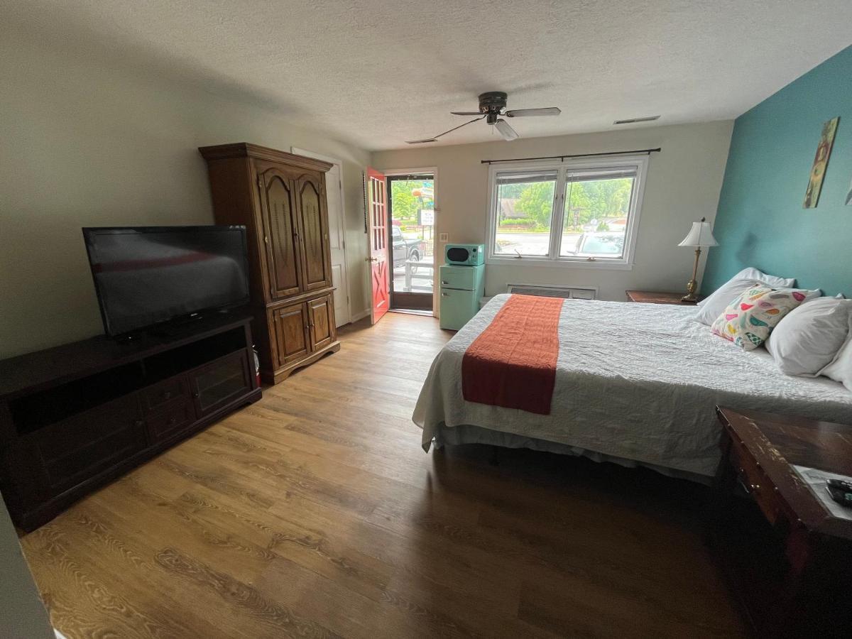Meadowlark Motel With Restaurant & Bar Maggie Valley Exteriör bild