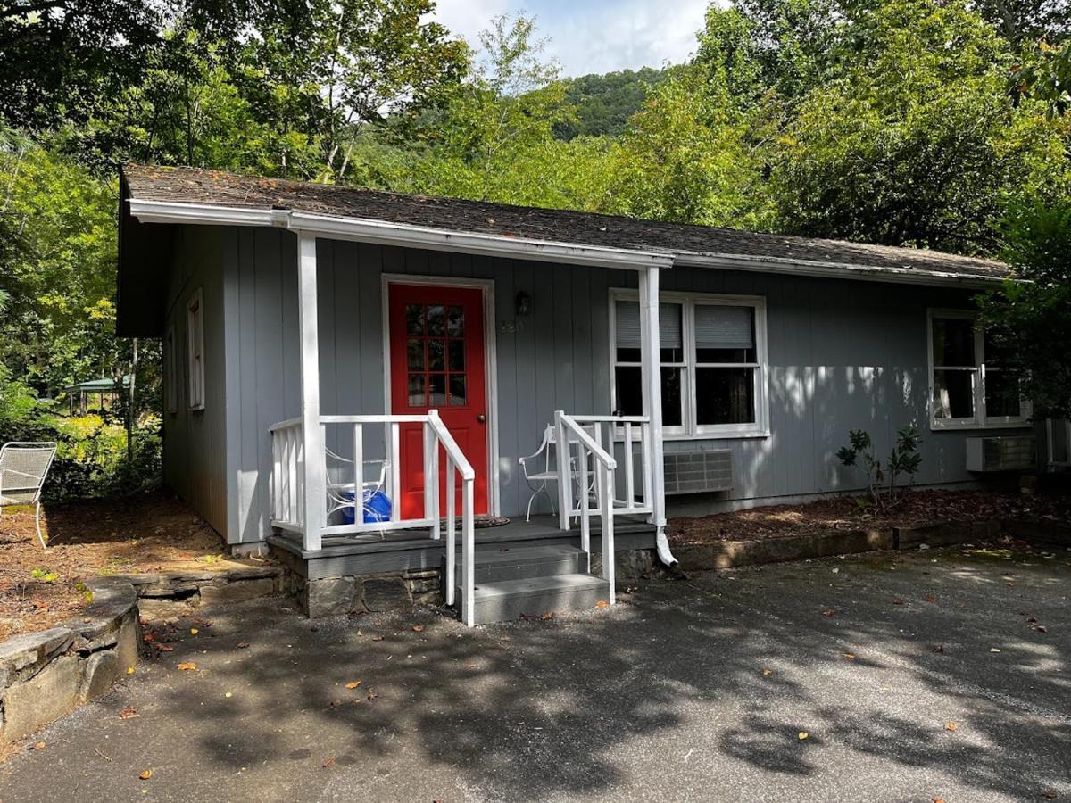 Meadowlark Motel With Restaurant & Bar Maggie Valley Exteriör bild
