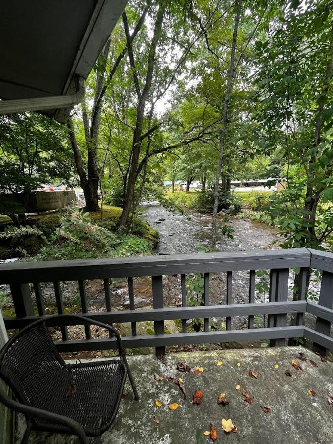 Meadowlark Motel With Restaurant & Bar Maggie Valley Exteriör bild