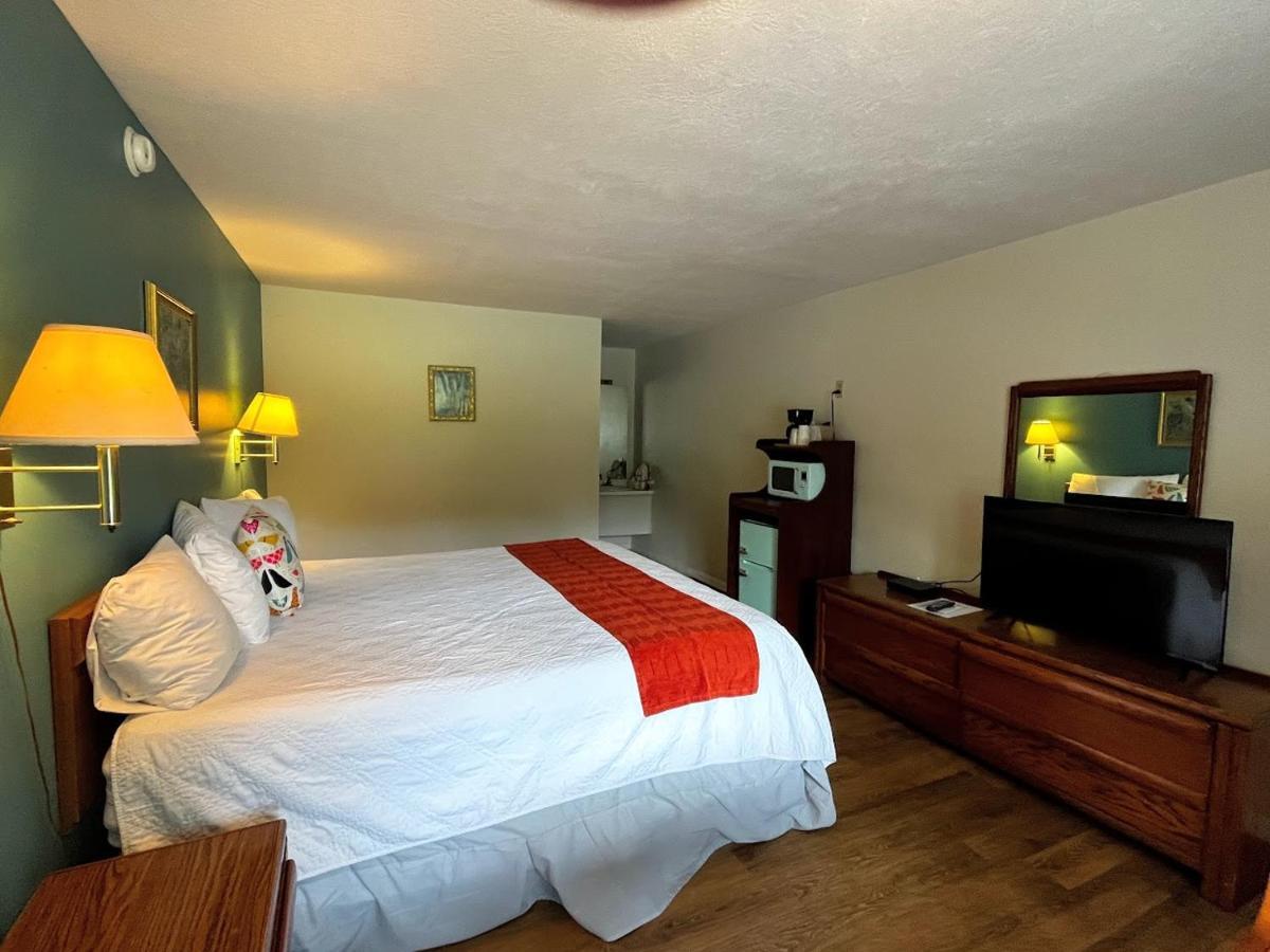 Meadowlark Motel With Restaurant & Bar Maggie Valley Exteriör bild