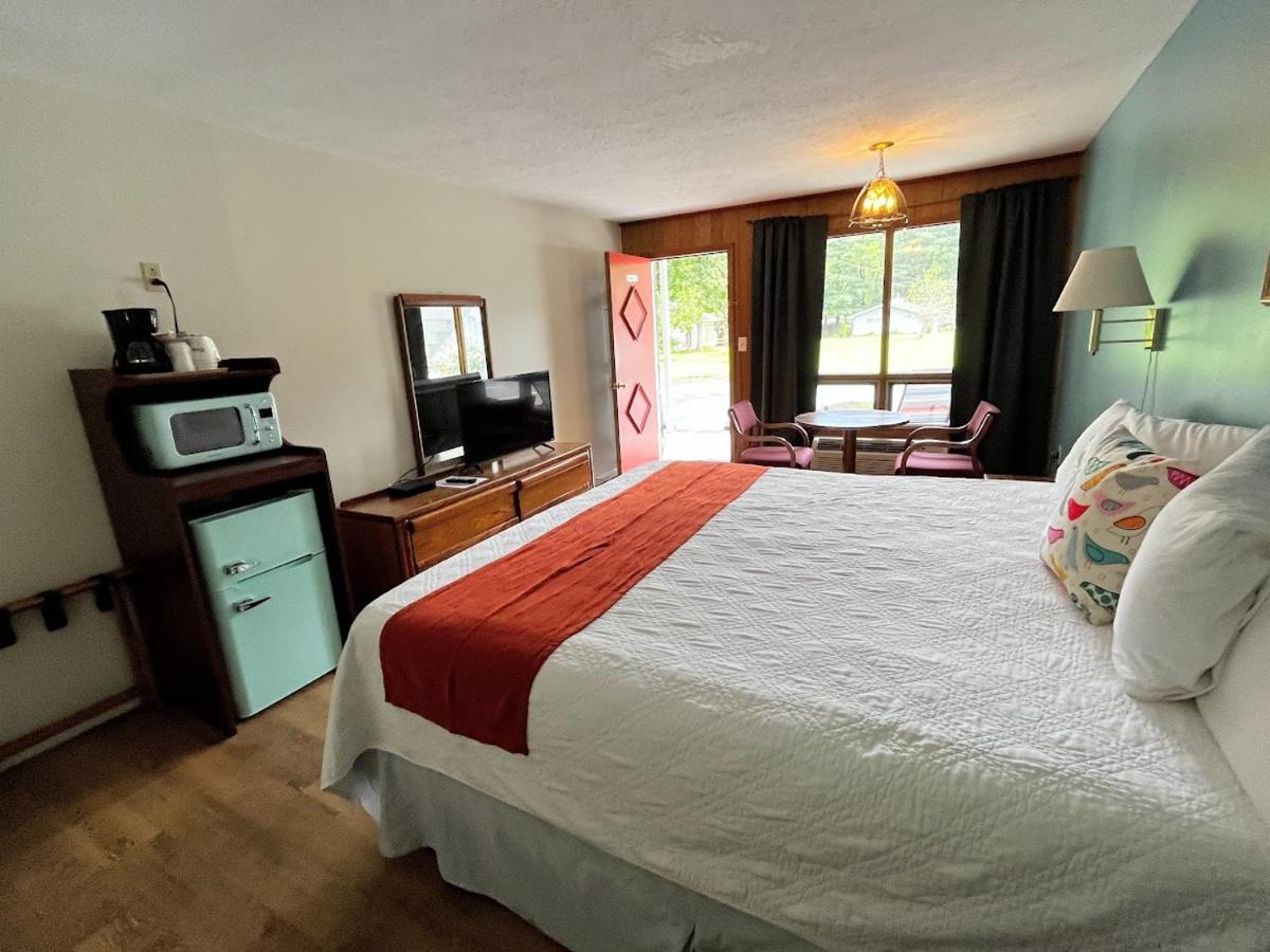 Meadowlark Motel With Restaurant & Bar Maggie Valley Exteriör bild