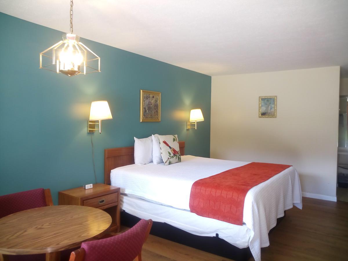 Meadowlark Motel With Restaurant & Bar Maggie Valley Exteriör bild